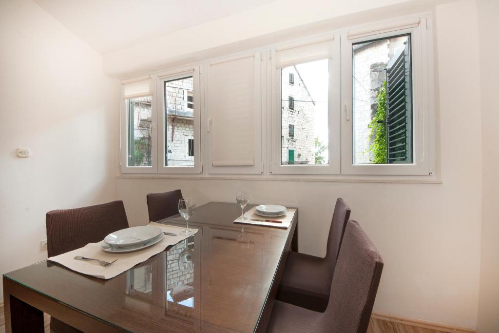Bruno Split Centre Apartment And Room Экстерьер фото