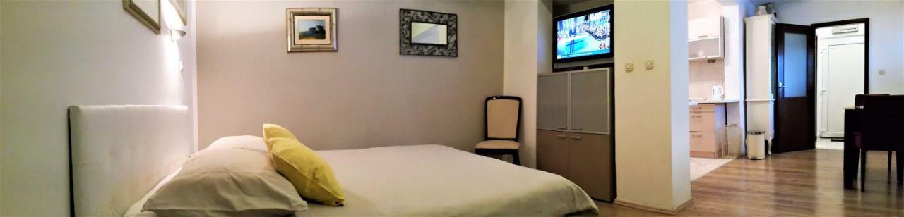 Bruno Split Centre Apartment And Room Экстерьер фото